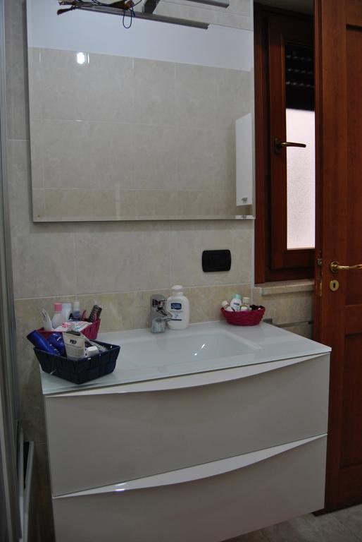 Rhomeholidays Fiumicino Buitenkant foto
